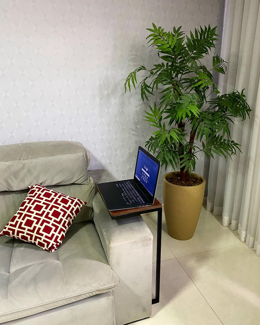 Mesa Auxiliar com Encaixe para Sofá Com medidas de 45 x 30 x 70 cm
