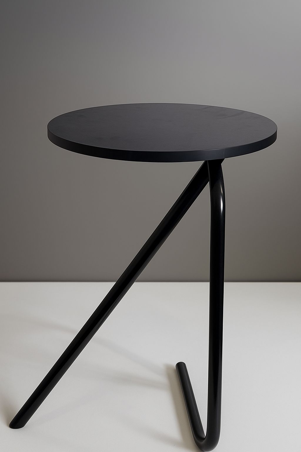 MESA DE APOIO REDONDA LUXO – PÉS VIRADOS